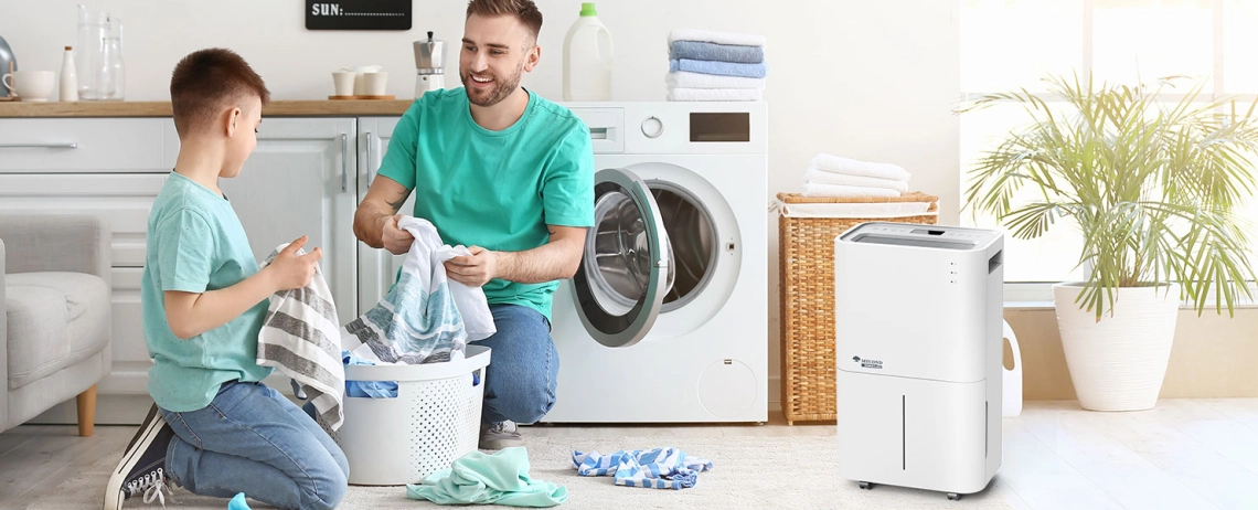 MyCond Roomer Eco 25 Otac i sin uživaju u ugodnom kućnom okruženju.