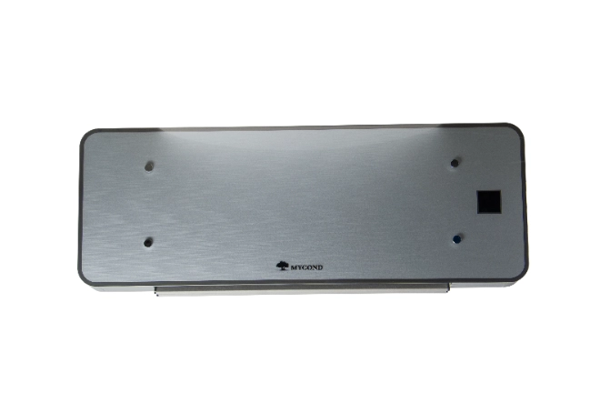 Elegantna MyCond srebrna serija ventilokonvektora serije Glass Wall predstavlja moderan dizajn.
