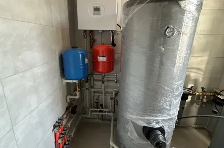 Samostojeća vila s toplinskim pumpama Mycond Split BeeHeat MHS-U12BH