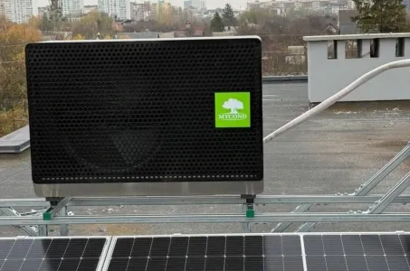 Komerijalna instalacija na krovu s Mycond BeeSmart toplinskom pumpom
